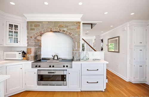 Mystic - New London House | Oceanfront home with private dock & large yardnn