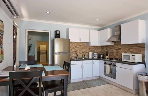 Malmok House | Oceanfront Honeymoon Suite - 5 min drive from all high rise hotels!