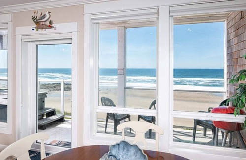 Lincoln City Condo | Oceanfront, Hot Tub, Onsite Pool - Pacific Pearl