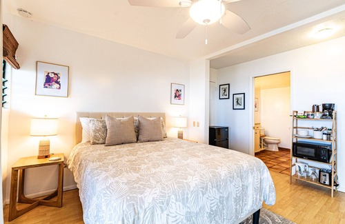 Kapoho House | Oceanfront in Hilo Hale Kai Suites Heritage Room - Queen Bed, Private Bath
