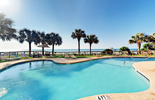 Myrtle Beach Condo | Oceanfront Island Vista Condo: Resort Pools, On-Site Dining & Tiki Bar