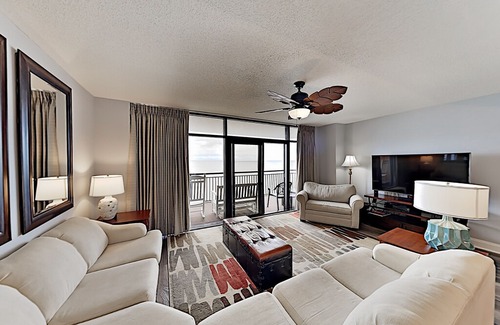 Myrtle Beach Condo | Oceanfront Island Vista Condo: Resort Pools, On-Site Dining & Tiki Bar