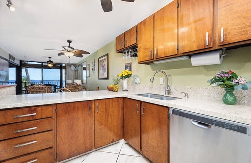 Kailua-Kona Condo | Oceanfront Living in Kona – 2BR/2BA Condo with Panoramic Views