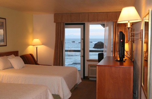Crescent City Hotel | Oceanfront Lodge