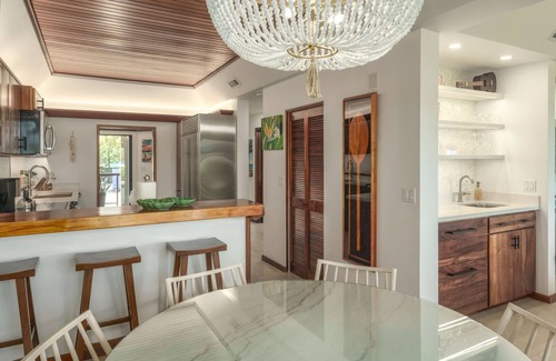 Historic Lahaina Front Street Condo | Oceanfront luxury 3bd condo on Baby Beach