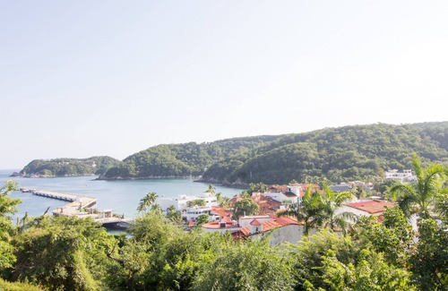 P Chahue Condo | Oceanfront Luxury with Bay & Marina Views