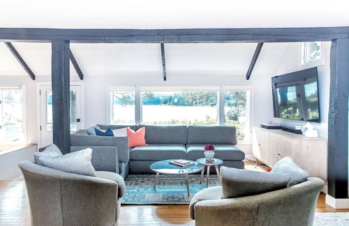 North Kingstown House | Oceanfront Modern Cape, 15 min to Newport!