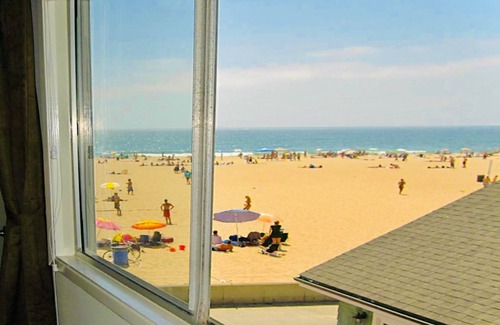 Hermosa Beach Condo | OCEANFRONT! Modern Beach Home on THE STRAND ! Great Rates !