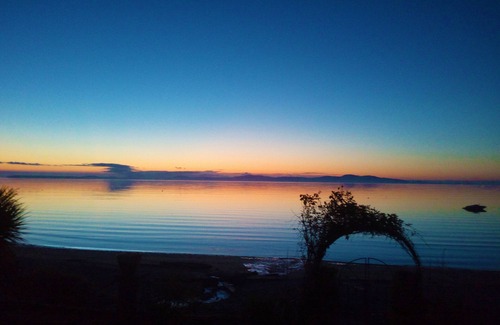 Cordova Bay Apartment | Oceanfront Paradise!