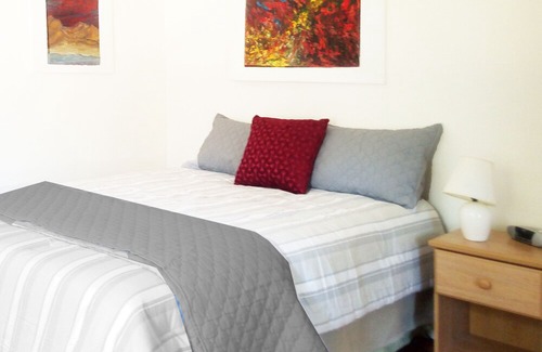 Cordova Bay Apartment | Oceanfront Paradise!