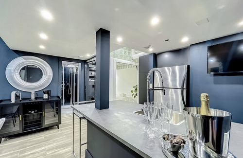 South Beach Condo | Oceanfront perfect for Bachelor/ette and Reunions
