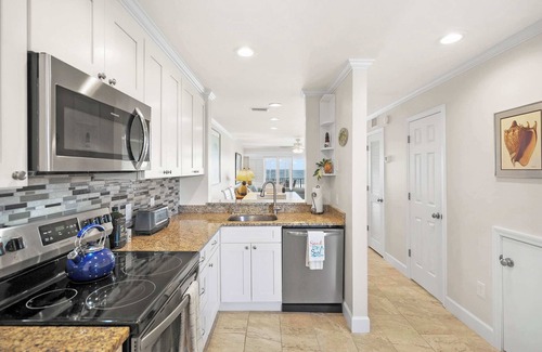 Crescent Beach Condo | Oceanfront, Pool, Tennis, BBQ, Patio, Free Parking
