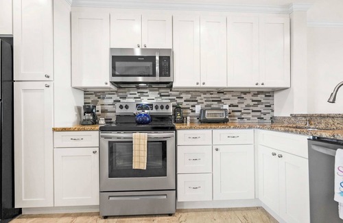 Crescent Beach Condo | Oceanfront, Pool, Tennis, BBQ, Patio, Free Parking