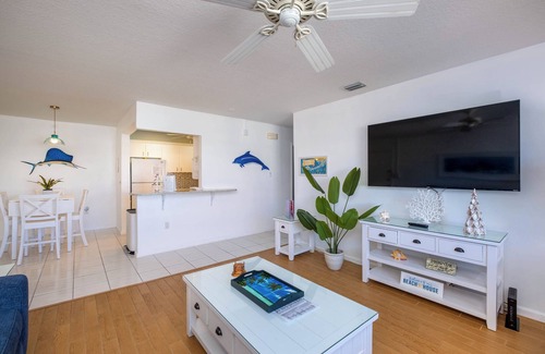 Key Colony Beach Hotel | Oceanfront Private Beach in Key Colony Beach Florida Keys