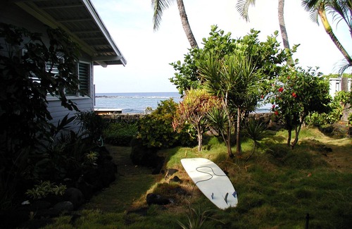 Kahaluu Bay House | Oceanfront Private Home on Kahalu'u Bay with Pool