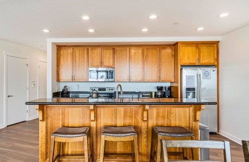 Rockaway Beach Condo | Oceanfront Relaxation in Rockaway Beach