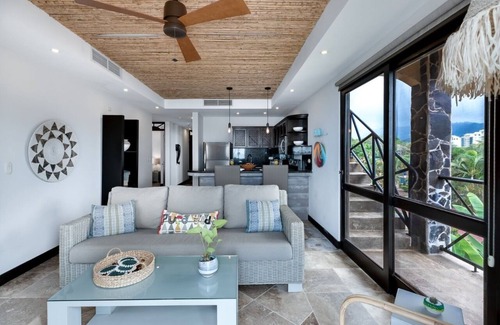 Barrio Los Villalobos House | Oceanfront Rooftop Bahia Encantada Jaco L3