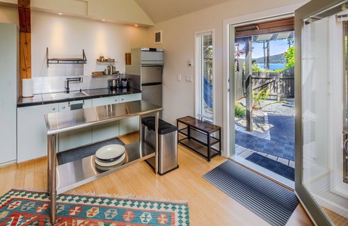 Denman Island Resort | Oceanfront Spa | Oceanview Ensuites | All Seasons