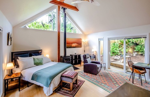 Denman Island Resort | Oceanfront Spa | Oceanview Ensuites | All Seasons