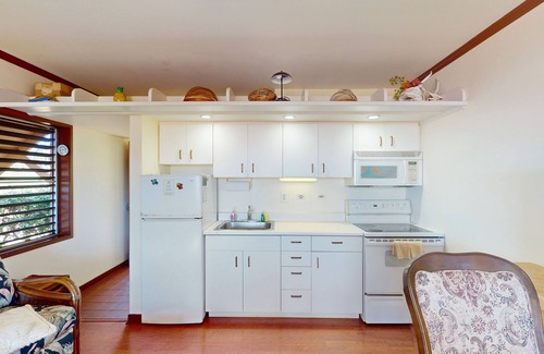 Maunaloa Condo | Oceanfront Studio on Kepuhi Beach w/Ocean Views, Lanai, WiFi & Shared Pool