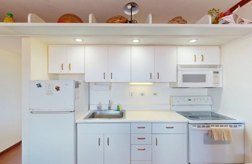 Maunaloa Condo | Oceanfront Studio on Kepuhi Beach w/Ocean Views, Lanai, WiFi & Shared Pool