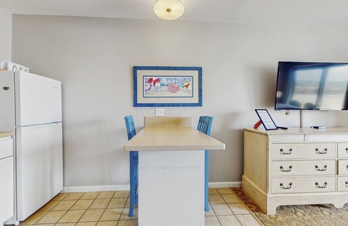 North Truro Apartment | Oceanfront studio suite with amazing views, patio & AC - dogs welcome