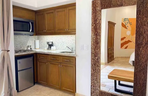 Cabo Bello Apartment | Oceanfront Suite Direct Arch View Beach Access