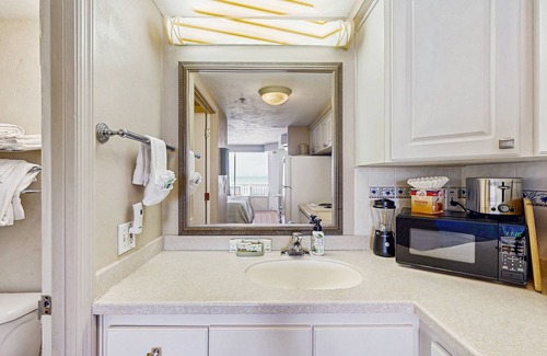 Ortona Park Hotel | Oceanfront suite with ocean view, beach access, gym & fast WiFi