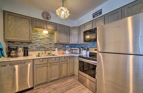 Port Aransas Condo | Oceanfront Texas Condo w/Pool: Pets Stay Free
