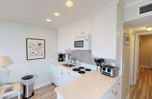 Charleston County Condo | Oceanfront, Top Floor/Corner Sea Cabin, Gorgeous Views with Pool
