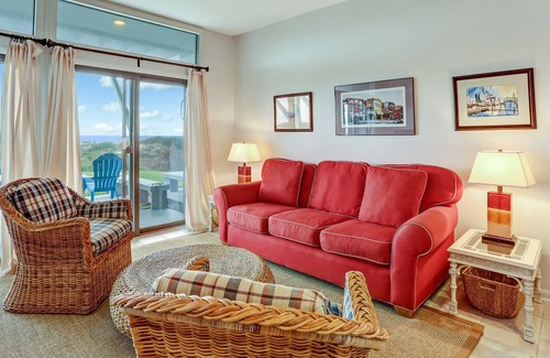 Fernandina Beach House | Oceanfront townhouse with updated kitchen Easy access to the beach; vehicles permitted on beach.