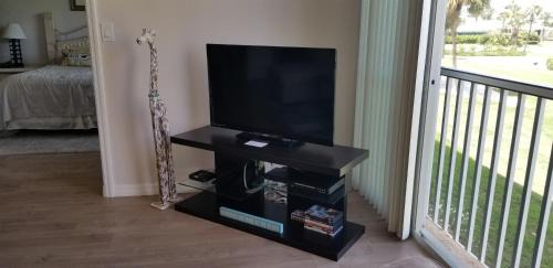 Fort Pierce Apartment | Oceanfront Tropical Paradise