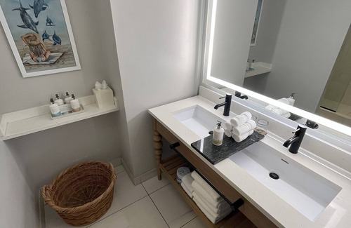 East Fort Lauderdale Resort | OCEANFRONT Two Bed Suite! Located Directly On The Sand! Beautiful Resort!