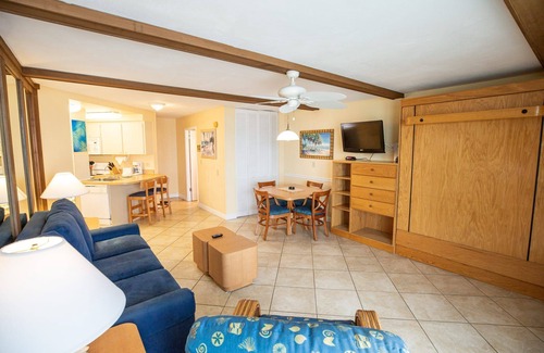 Daytona Beach Shores Condo | Oceanfront 1BR Condo w/Balcony & Kitchen