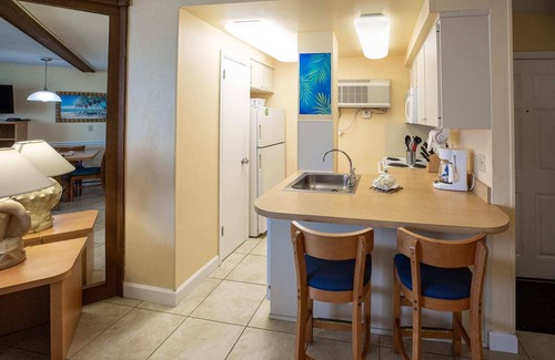 Daytona Beach Shores Condo | Oceanfront 1BR Condo w/Balcony & Kitchen