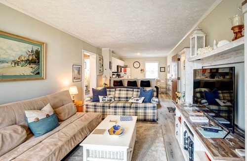 Sneads Ferry Condo | Oceanfront Topsail Beach Retreat - Steps to Shore!