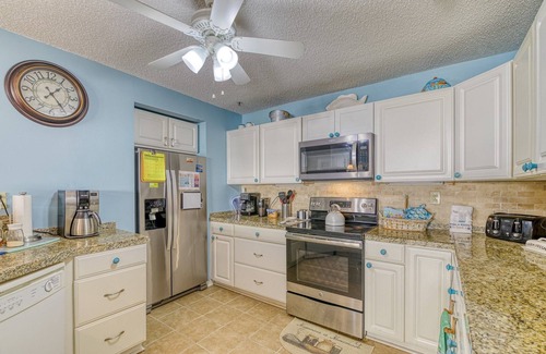 North Topsail Beach Condo | Oceanfront Resort with Pools - Villa Capriani 118 B