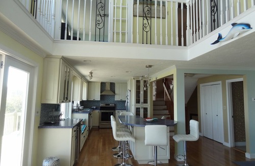 Plymouth House | Oceanfront Villa, A/C, Cable TV, Free WiFi, 2 Decks, Outdoor Grill, Pet-Friendly