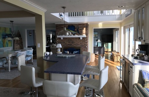 Plymouth House | Oceanfront Villa, A/C, Cable TV, Free WiFi, 2 Decks, Outdoor Grill, Pet-Friendly
