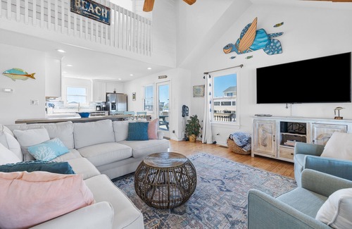 South Nags Head Cottage | Oceanfront w/Hot Tub and Rooftop Deck - Panoramic Views!