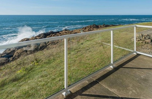 Depoe Bay Condo | Oceanfront, Whale Watching, Pool | Whale Watch