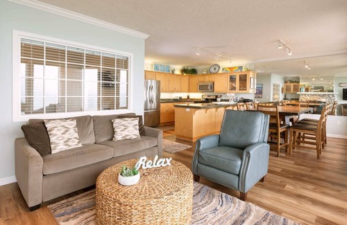 Depoe Bay Condo | Oceanfront & Whale Watching | Coastal Breakers