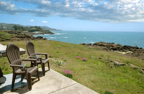 Depoe Bay Condo | Oceanfront & Whale Watching | Coastal Breakers