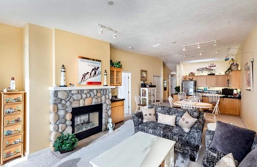 Depoe Bay Condo | Oceanfront, Whale Watching, Pool | Suite Dreams