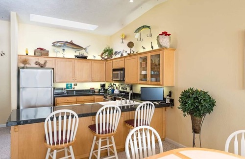 Depoe Bay Condo | Oceanfront, Whale Watching, Pool | Suite Dreams