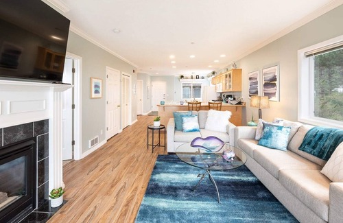 Depoe Bay Condo | Oceanfront, Whale Watching, Pool | Sunset Serenity