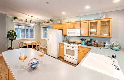 Depoe Bay Condo | Oceanfront, Whale Watching, Pool | Sunset Serenity