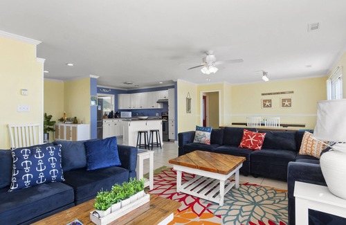Emerald Isle House | Oceanfront with 7 Bedrooms, 2 Kitchens and 2 Living Rooms