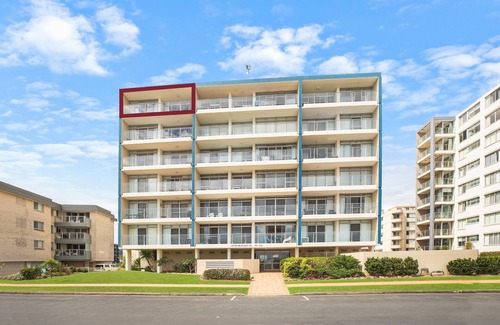 Forster Apartment | Oceanic 27: 2 BR, 1 BA Apartment in Forster, Sleeps 4