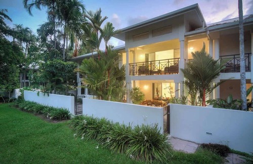 Port Douglas House | Oceanique Villa - Absolute Beachfront Port Douglas